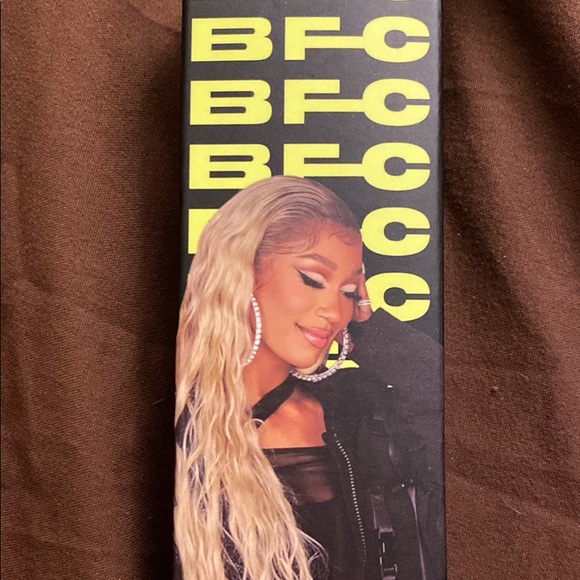 Mascara - Picture 3 of 3